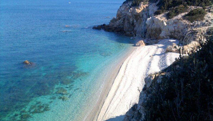 Spiaggia di sabbia bianca all'isola d'Elba
