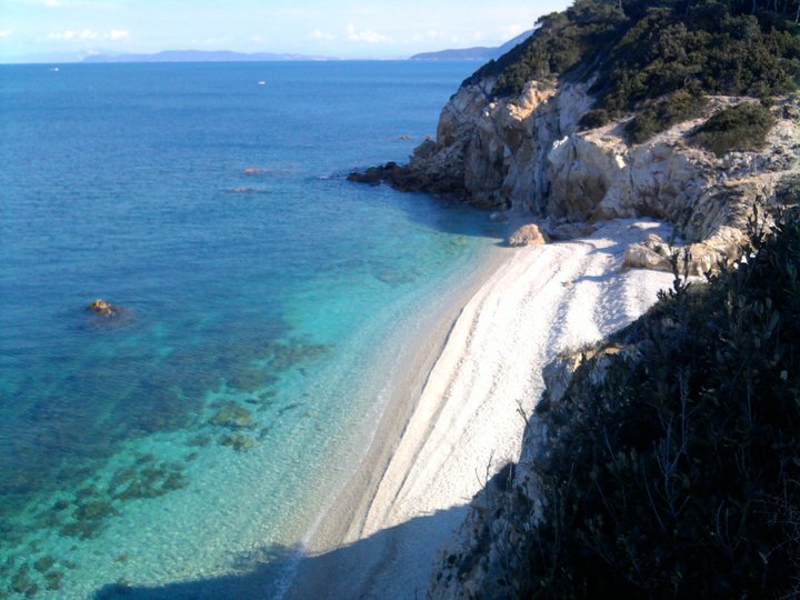 Spiaggia di sabbia bianca all'isola d'Elba