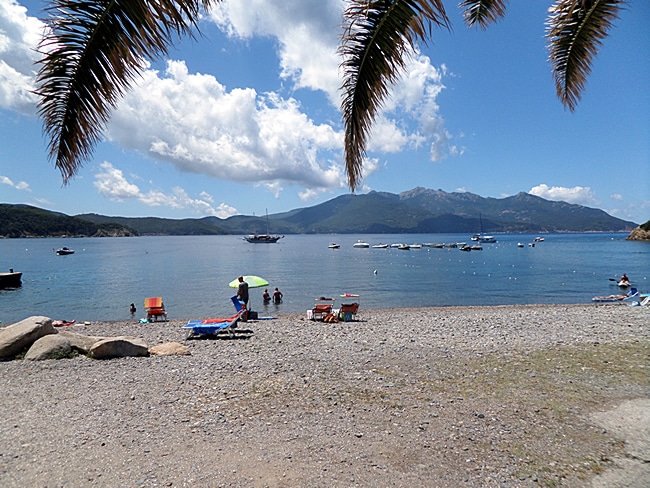 Enfola – Portoferraio, 200 mt di spiaggia formata da ghiaia e scogli