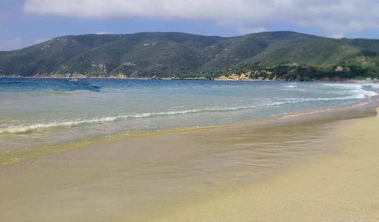 Lacona – Capoliveri, 1160 mt di spiaggia formata da sabbia