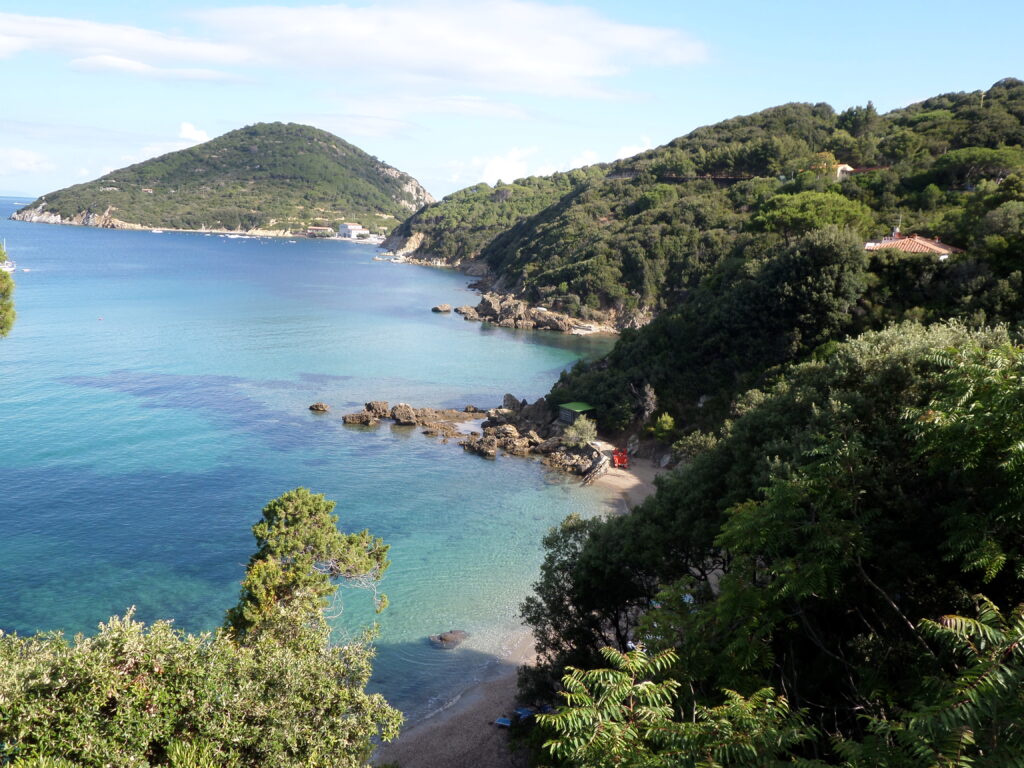 Viticcio – Portoferraio, 100 mt di spiaggia formata da ghiaia e scogli