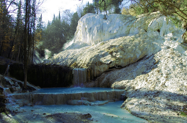 Bagni San Filippo, La Balena Bianca