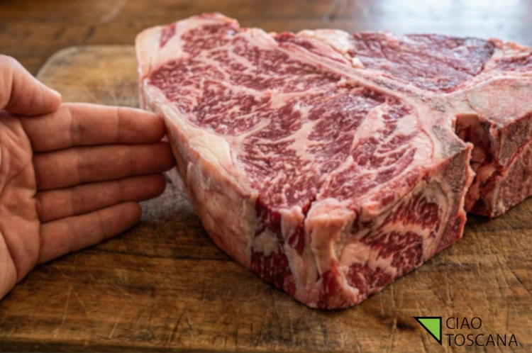 L'identikit della qualità: taglio di lombata con osso a T, filetto ben visibile e lo spessore tradizionale delle "4 dita"