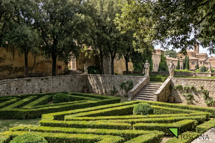 Horti Leonini a San Quirico d'Orcia con siepi geometriche